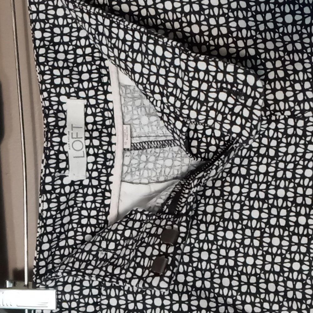 Loft Black/White Patterned Shorts Size 10 - Picture 5 of 5